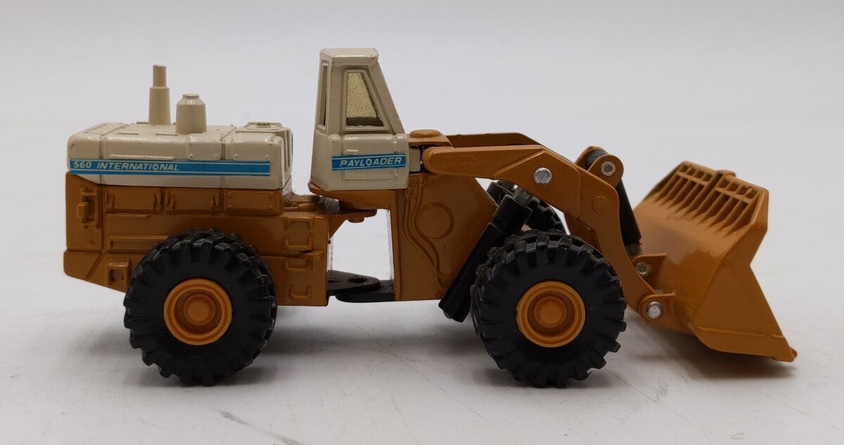 ERTL Might Movers 1:64 Scale International Hough Wheel Loader #1850 LN/Box