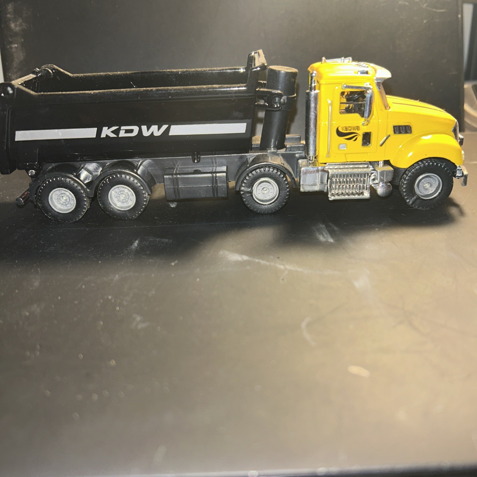 1:50 Scale KDW Dump Truck