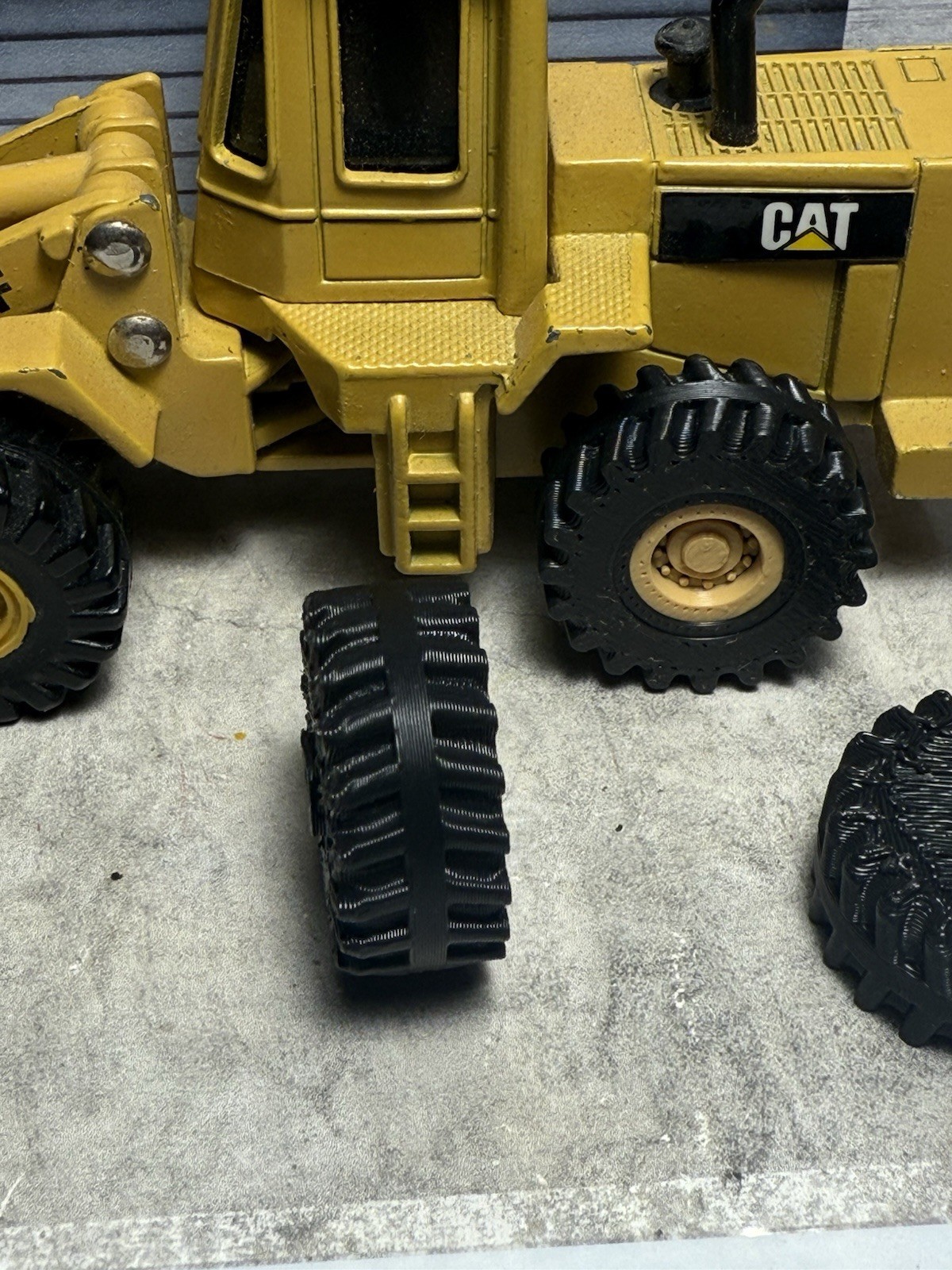 4 new tires for Caterpillar ERTL 950 Front End Loader 1/64 Classic Cat Machine