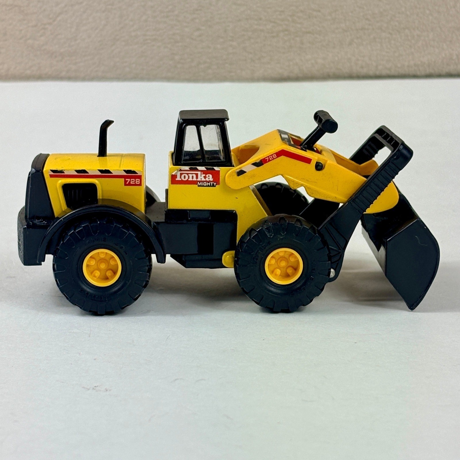 Maisto Hasbro Mighty Tonka Mini 728 Front Loader 5&Prime; Construction Vehicle 1998