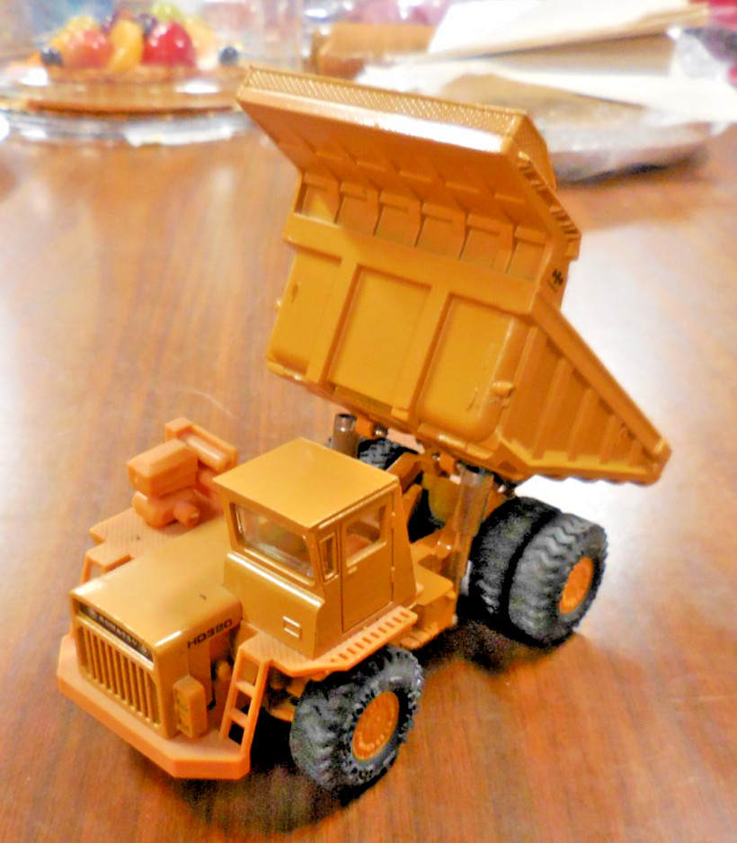 KOMATSU DUMP TRUCK HD320 – DIE-CAST 1:60