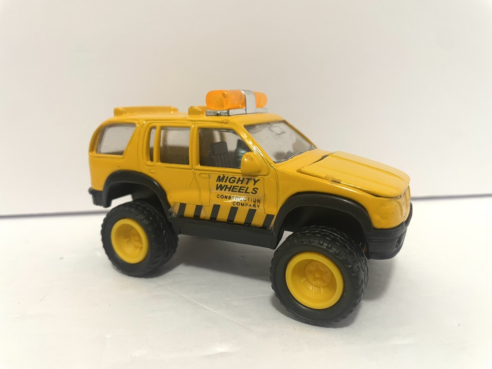 Soma Mighty Wheels Construction Company 4wd SUV Yellow Diecast 4&Prime; Long