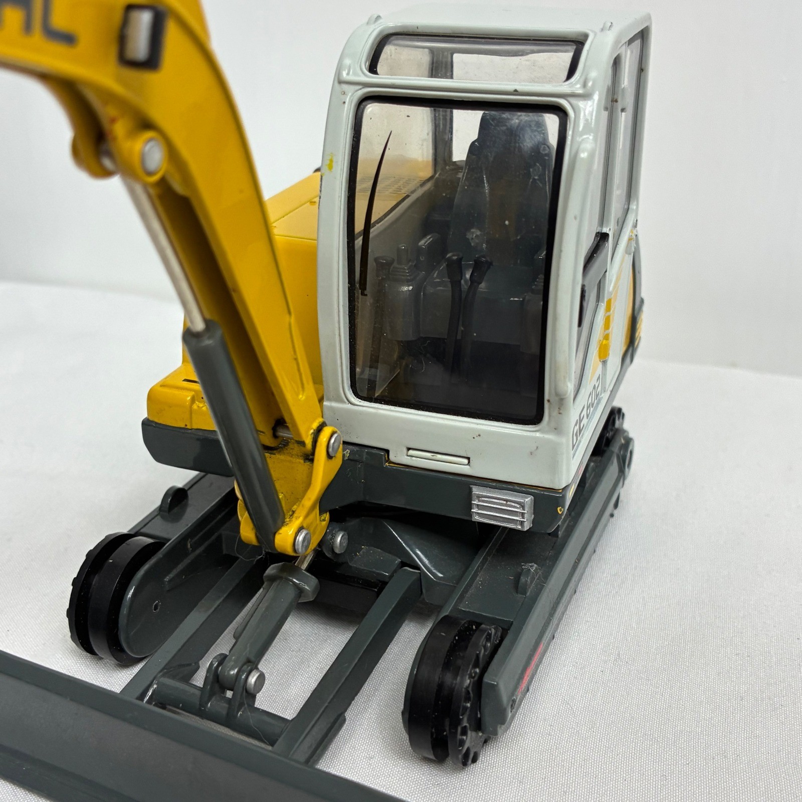 Gehl GE 602 Compact Excavator Diecast Model Yellow Grey Construction Toy