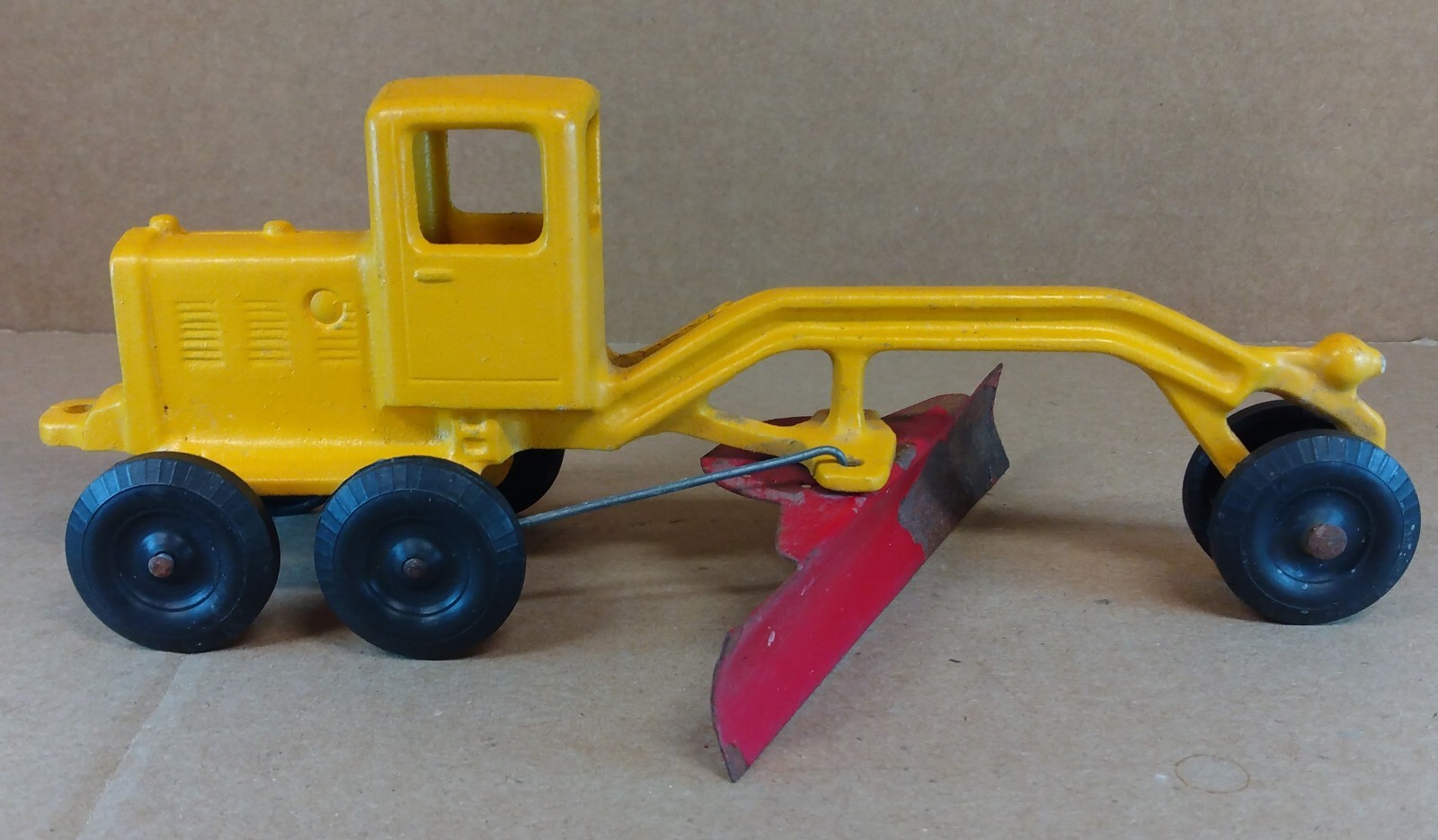 9&Prime; Diecast Aluminum Road Grader No. 9100 by SLIK Toys