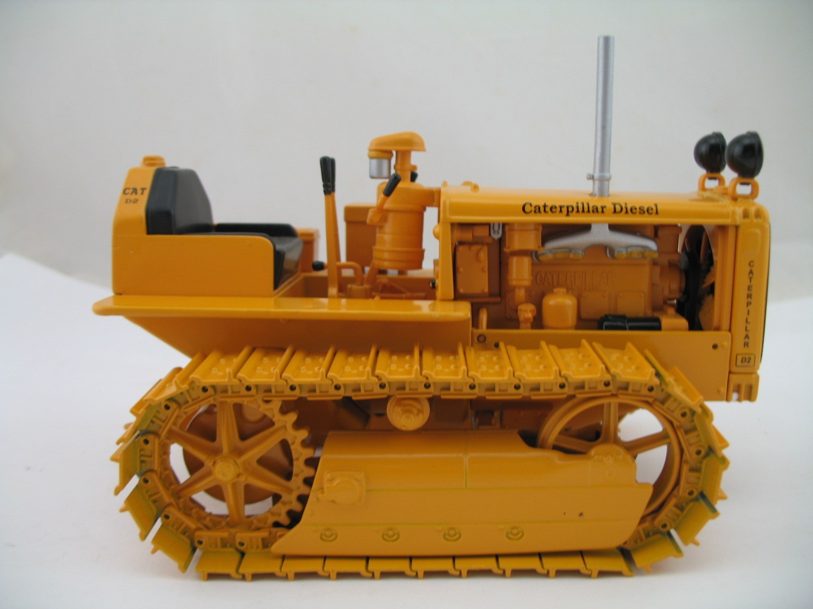 Spec Cast 1:16 Model 20631: CAT D2 Track Type Tractor, MIB