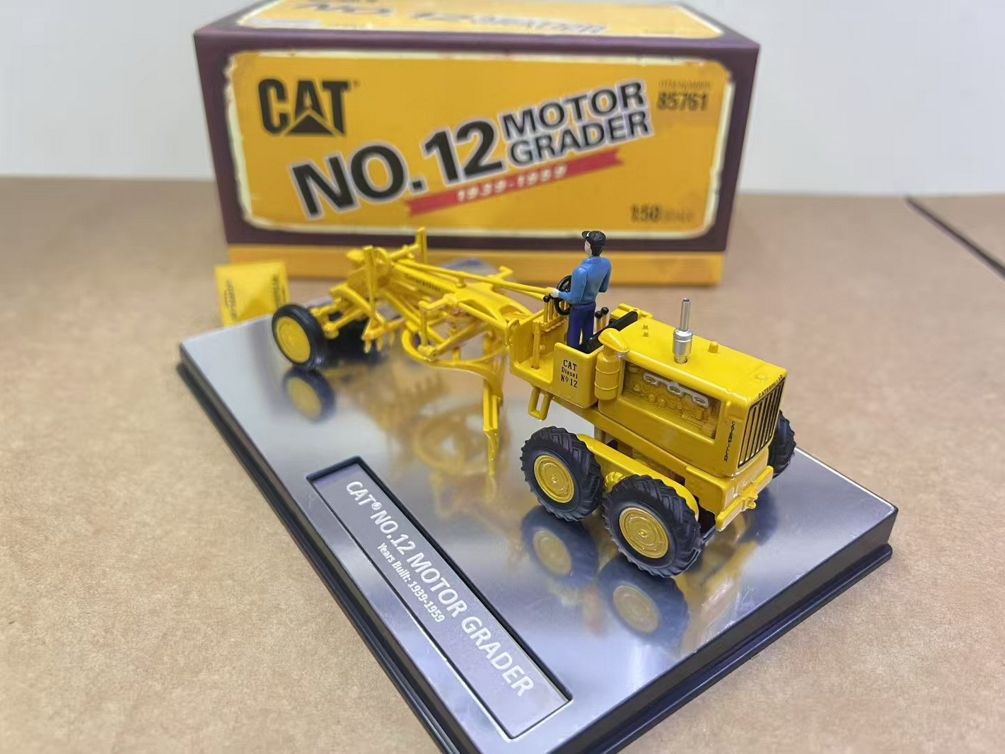 Diecast Masters 1/50 Scale CAT NO.12 Motor Grader Diecast Model Toy 85761