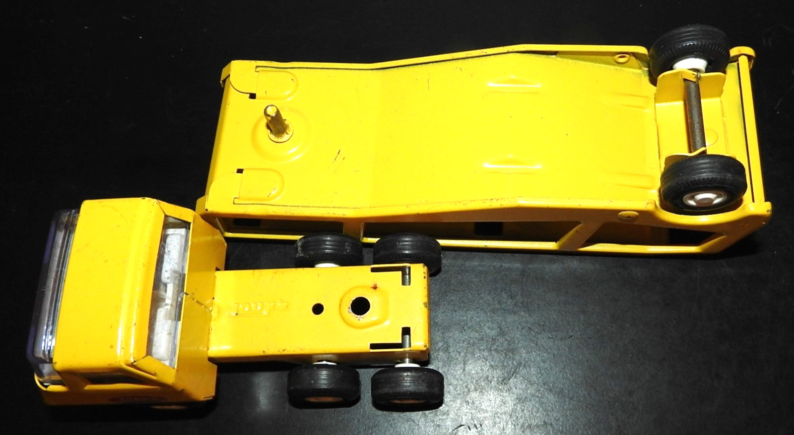 Vintage 1970&rsquo;s 9.5&Prime; TONKA Pressed Steel Car Transport Yellow Complete CLEAN!