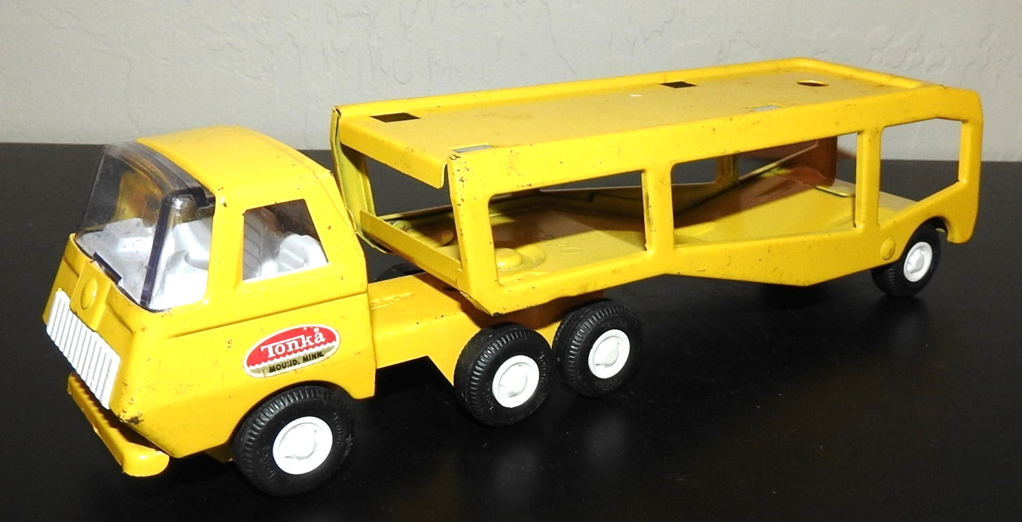 Vintage 1970&rsquo;s 9.5&Prime; TONKA Pressed Steel Car Transport Yellow Complete CLEAN!