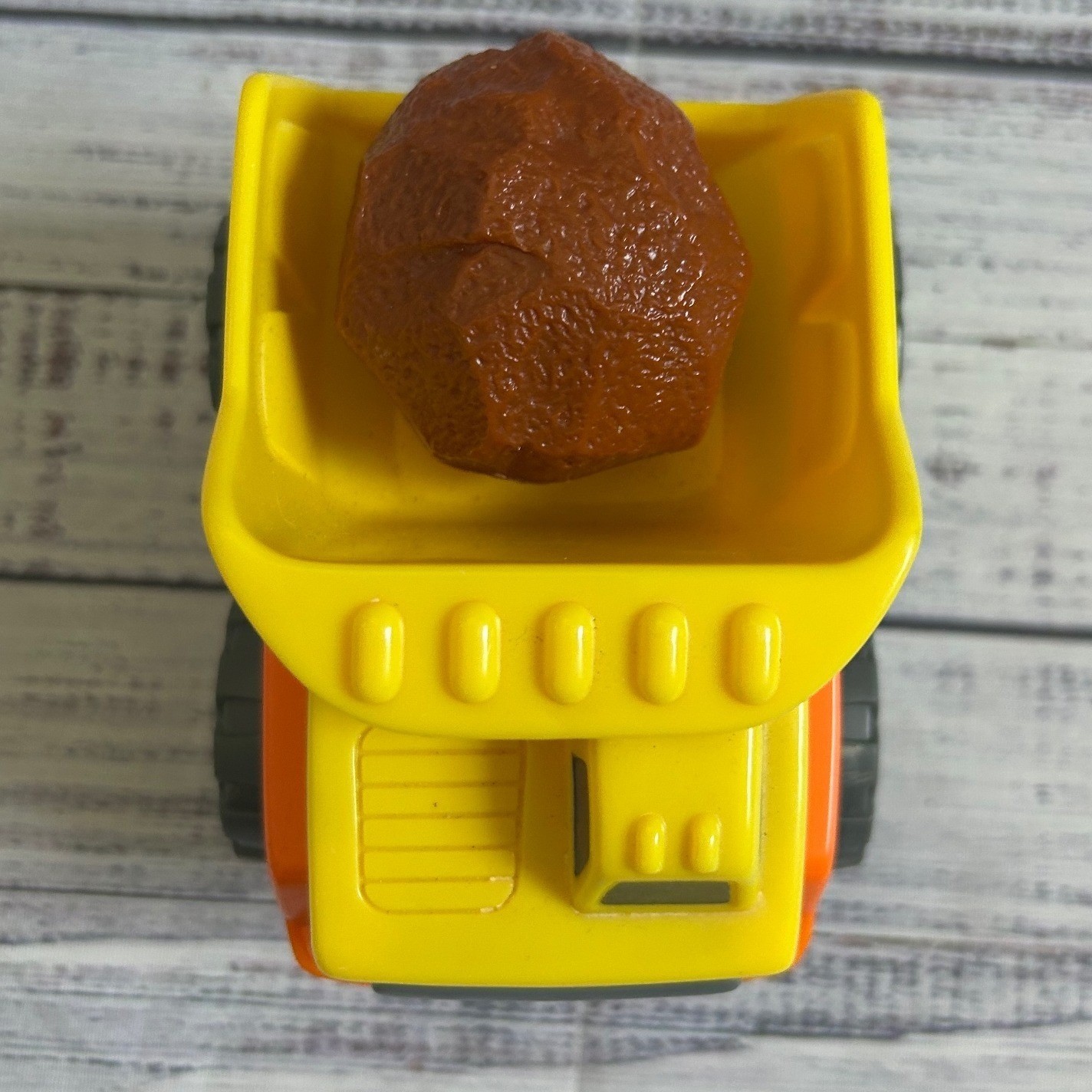 VTG 2002 Playskool Rumbling Dump Truck Construction Vehicle Shaking Boulder