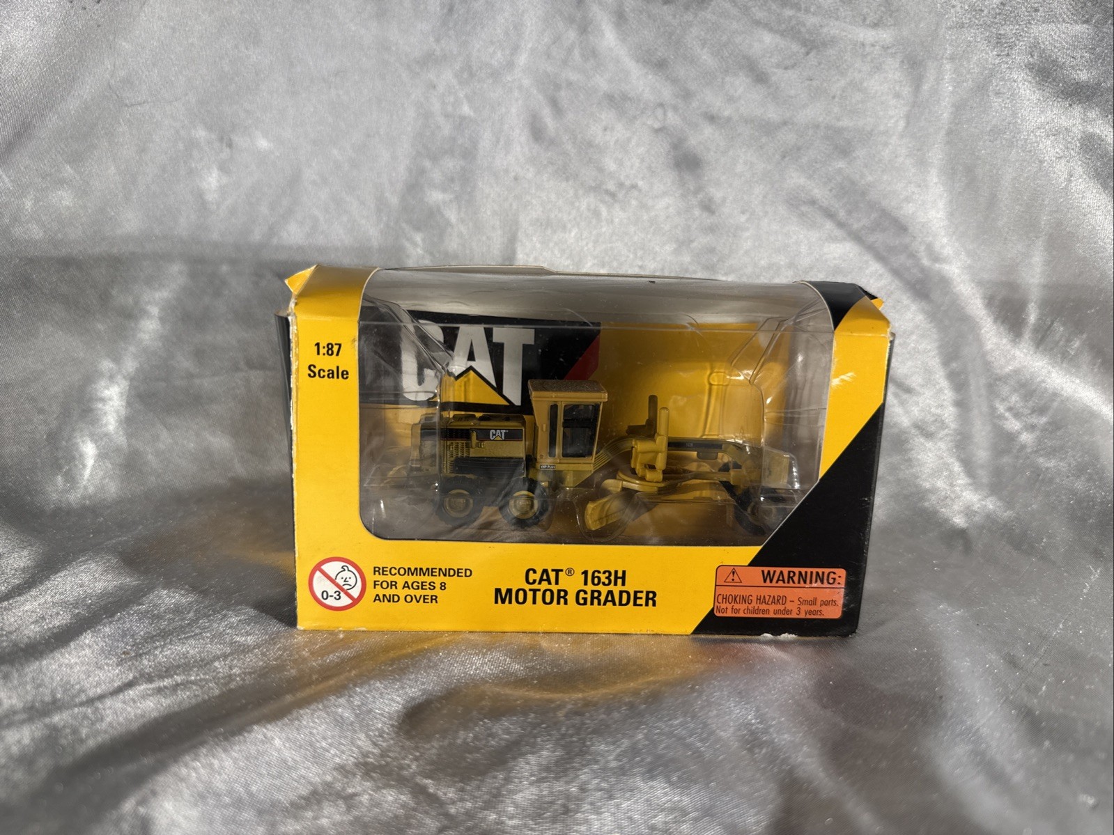 Norscot Cat 163H Motor Grader Model Replica 1:87 Scale
