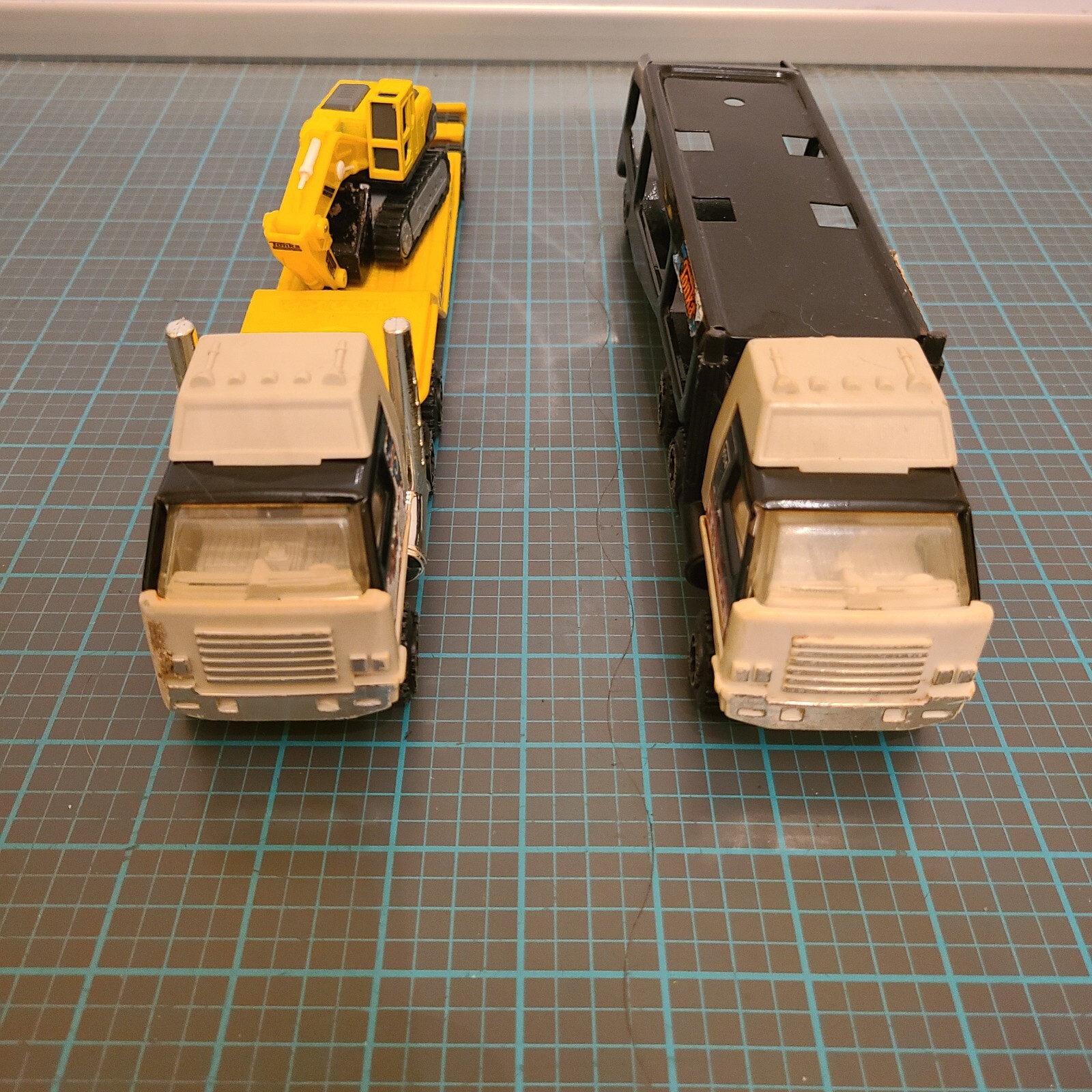 2 Tonka USA Builds Toys Tractor Trailer Rig Semi 12&Prime; Long W ESCAVATOR