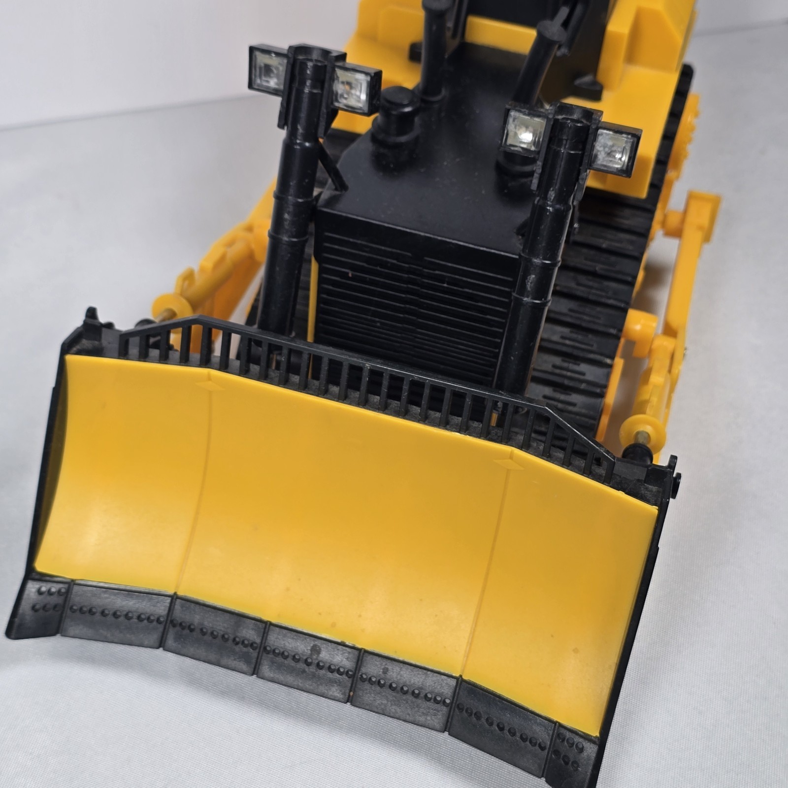 1995 TOY STATE INDUSTRIAL CATERPILLAR BULLDOZER Non Working W 2 Mini Dump Trucks