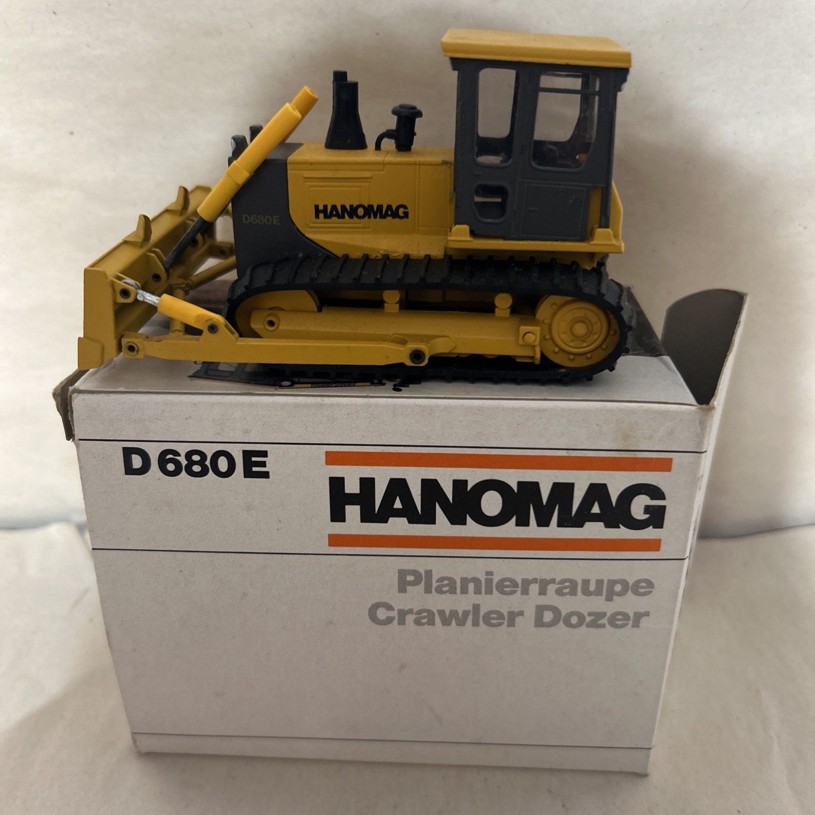 Hanomag D680E Dozer – Conrad 1:50 Scale Diecast Model #2853 box 9