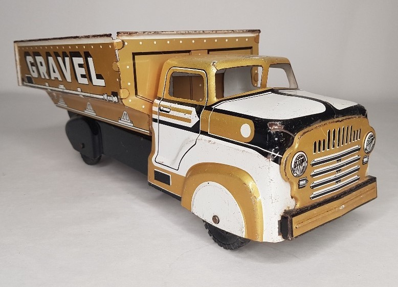 1940&rsquo;S / 50&rsquo;S MARX SAND & GRAVEL GOLD, WHITE & BLACK TIN LITHO DUMP TRUCK USA