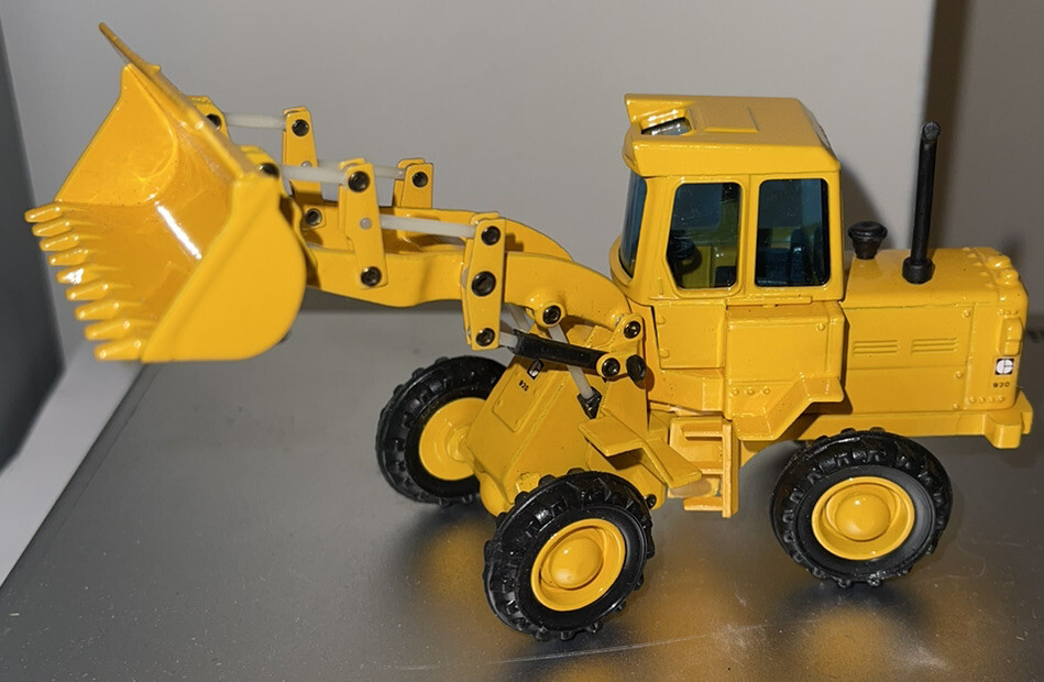 VTG JOAL FRONT END LOADER 920 – 1:50 – No. 214 – Spain mint