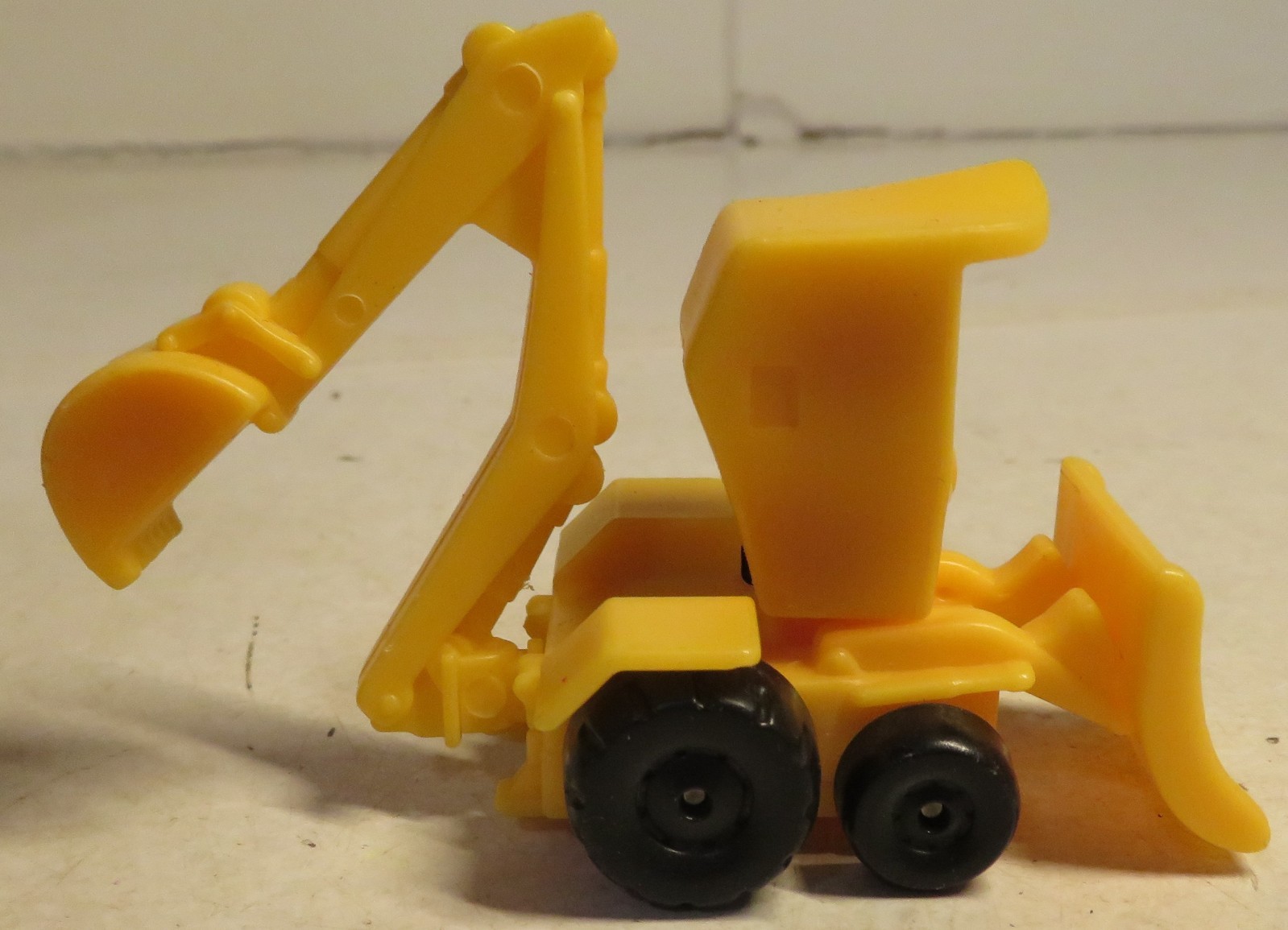 Construction Excavator Yellow Amazon Just Play Toy Face 1.5&Prime; Wide Plastic Cartoo