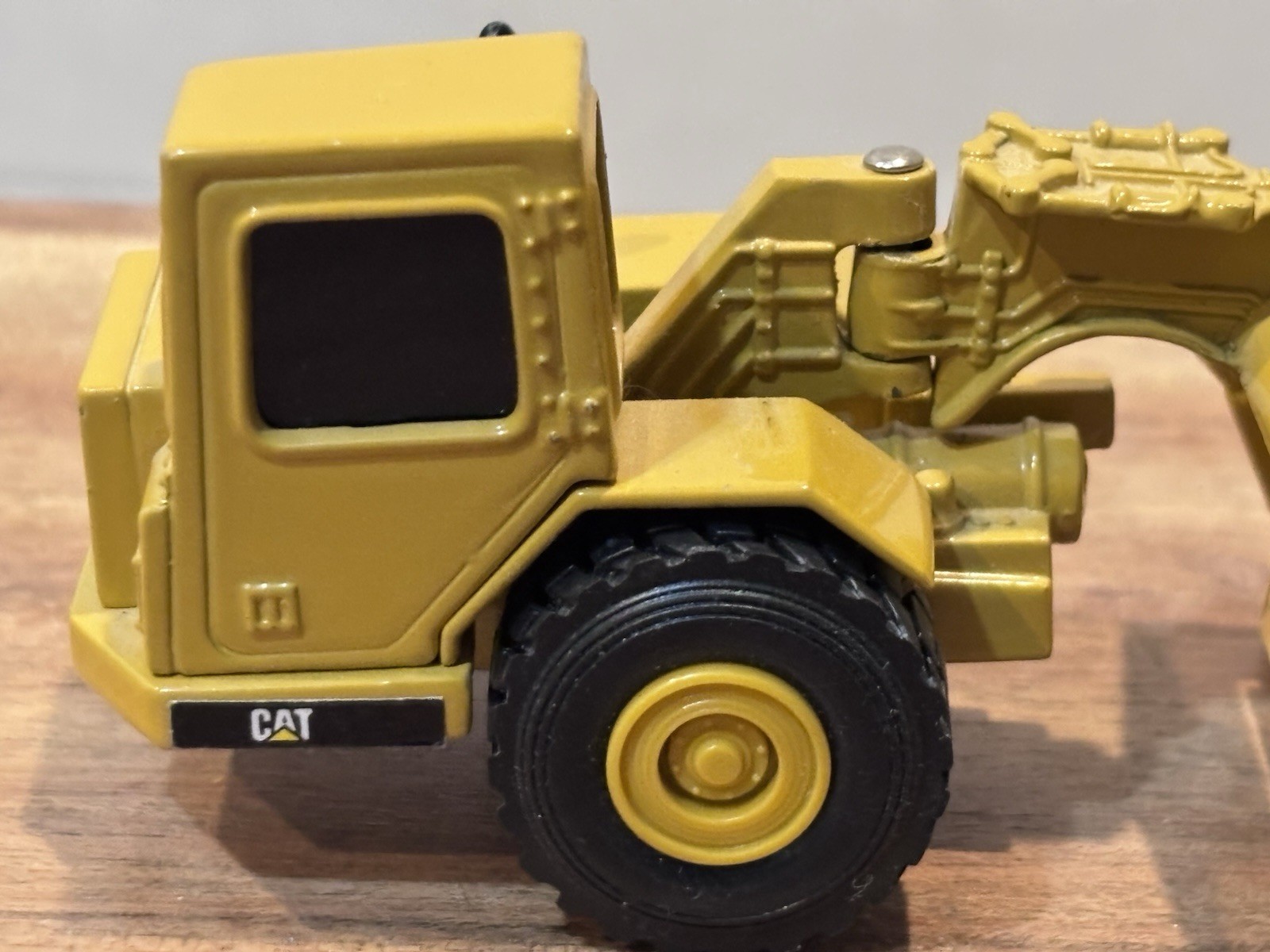 ERTL DIE CAST CAT Caterpillar 613C Wheel Tractor Elevating Scraper 1/64 Scale