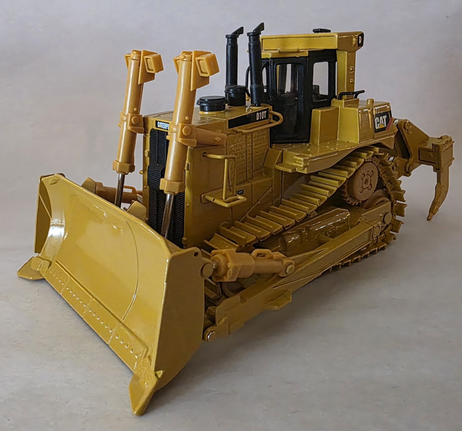 Caterpillar 1/50 Scale Model D10T TRACK TYPE TRACTOR Diecast Read Description