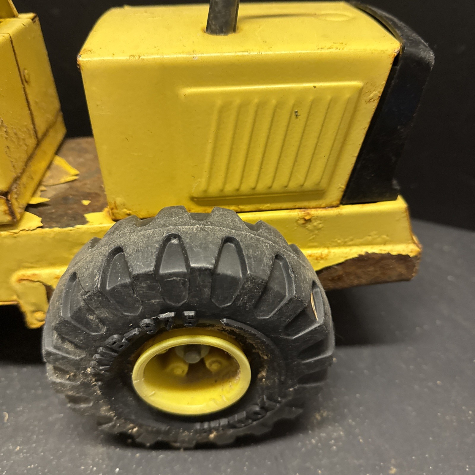 Vintage Tonka Toys 70’s Pressed Steel Mighty Loader Tonka Metal XMB-975 tires
