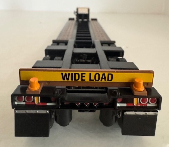 Custom 1:50 Caterpillar Kenworth T880 Day Cab & Lowboy set By First Gear