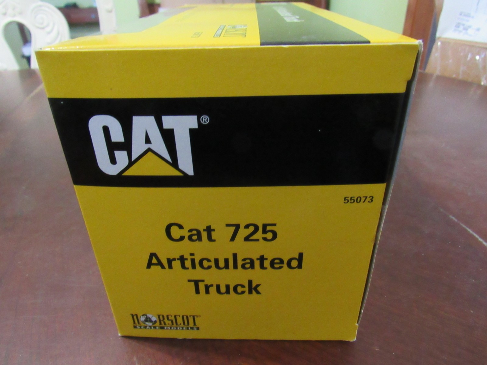 NORSCOTT 1/50 CAT 725 ARTICULATED TRUCK – NIB – NEVER DISPLAYED