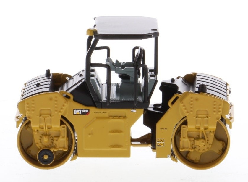 DIECAST MASTERS – CATERPILLAR CB-13 Compactor with Hood – 1/64 – DCM85630