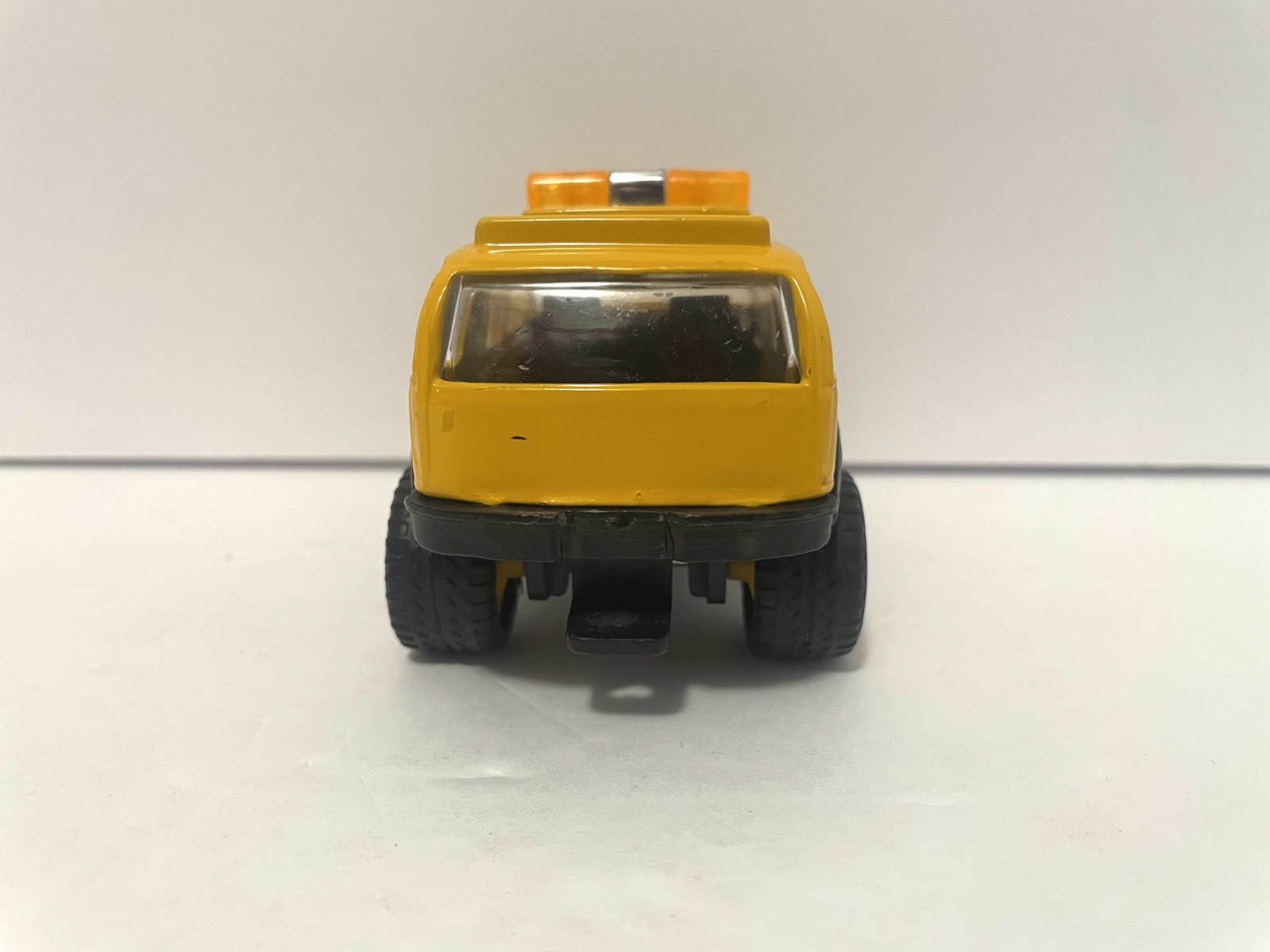 Soma Mighty Wheels Construction Company 4wd SUV Yellow Diecast 4&Prime; Long