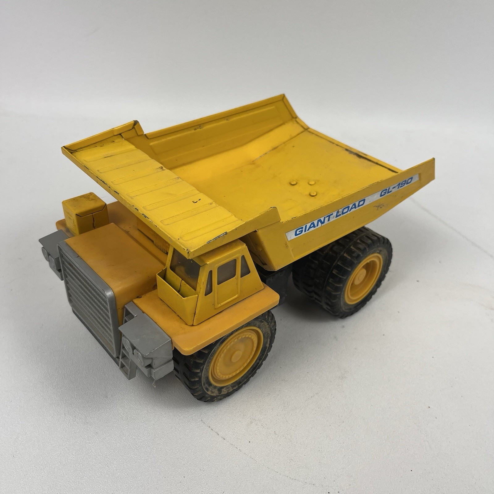 Vintage Kai Yip pressed steel KY Giant Load GL-190 mining dump truck.