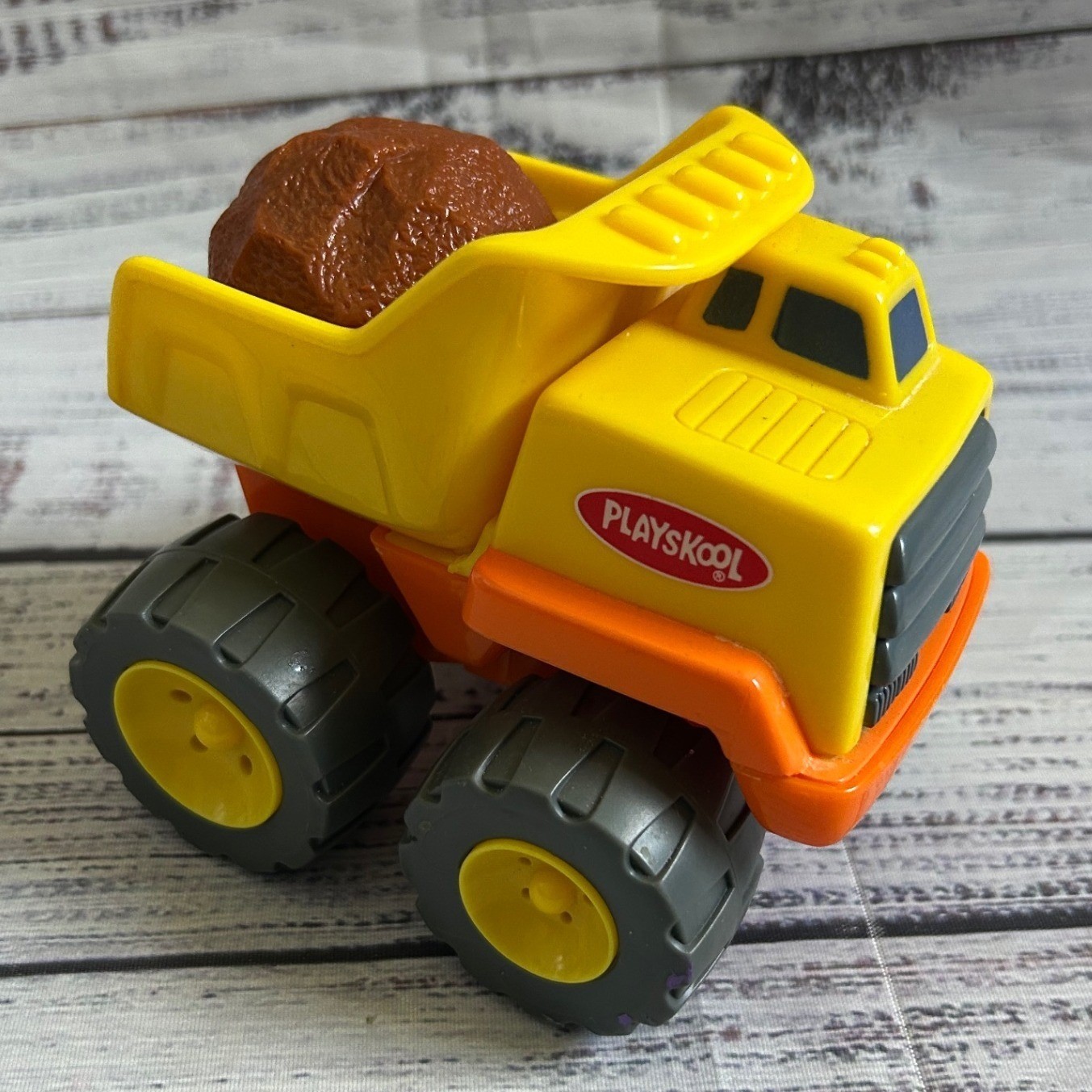 VTG 2002 Playskool Rumbling Dump Truck Construction Vehicle Shaking Boulder