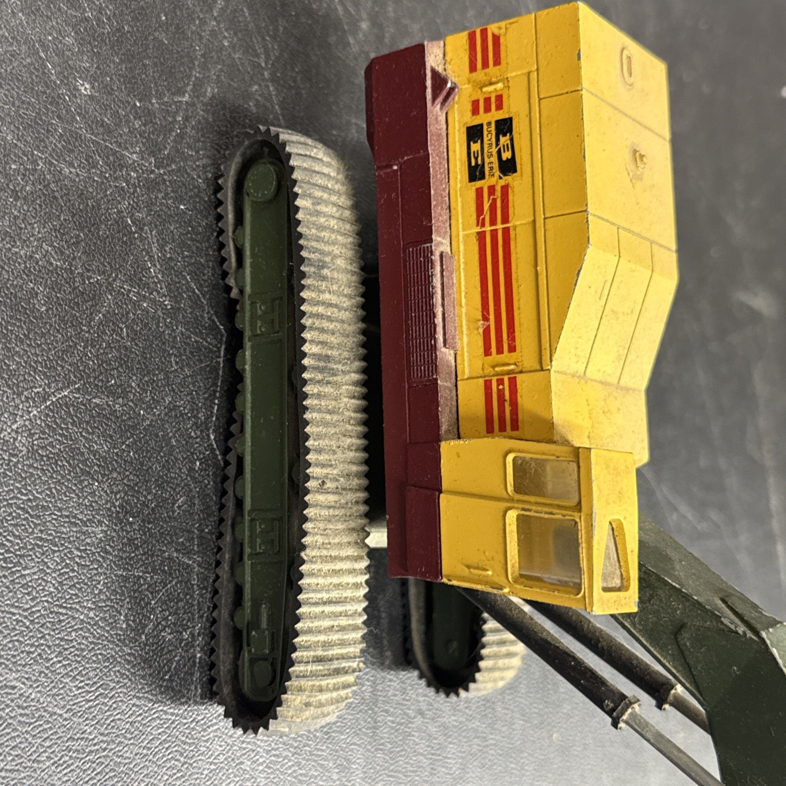 Bucyrus Erie 40-H Hydraulic Excavator Red Esco bucket 1/50 Diecast NZG# 139