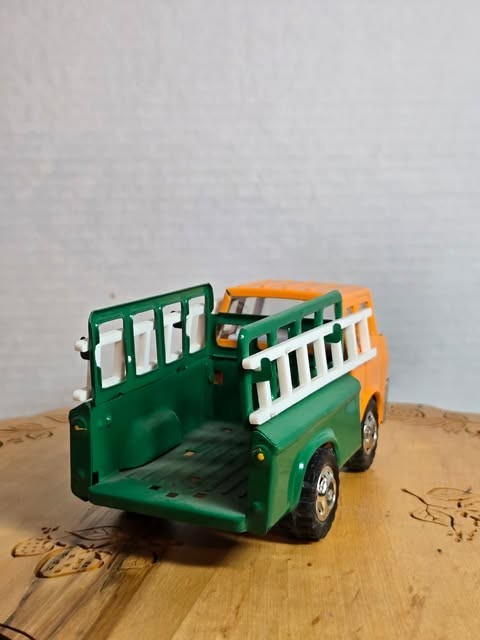 Vintage original 1971 Louis Marx Co. Stake Bed utility truck with ladder