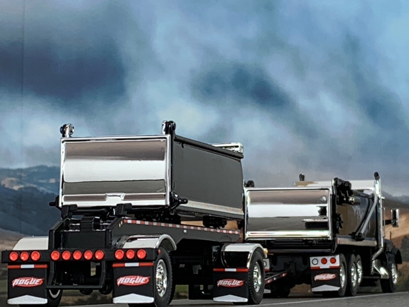 1/64 DCP KENWORTH T880 ROGUE DUMP AND TRANSFER TRAILER