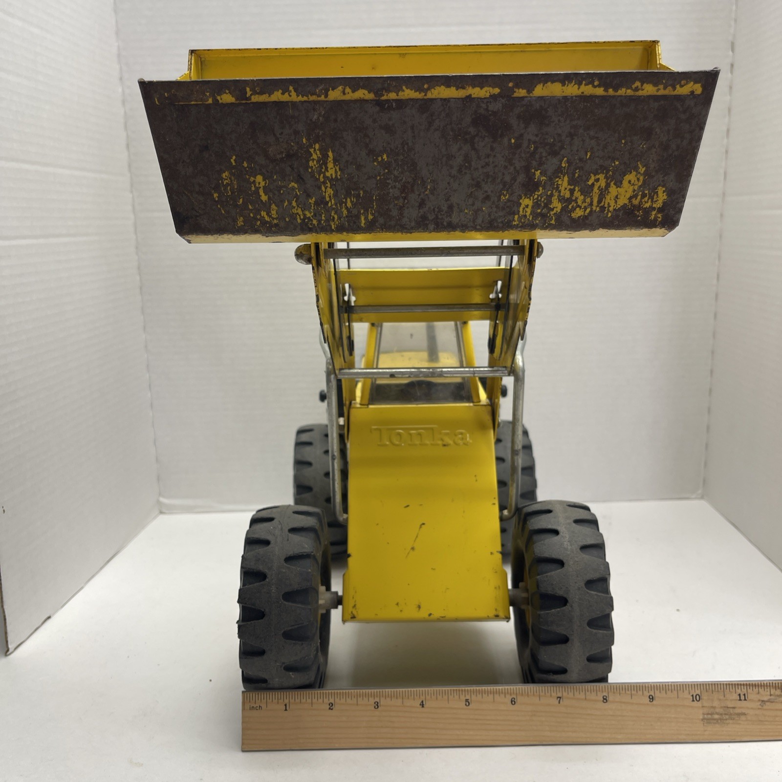 1967 Mighty Tonka Loader (1909) COMPLETE and WORKS NOT BAD!!!