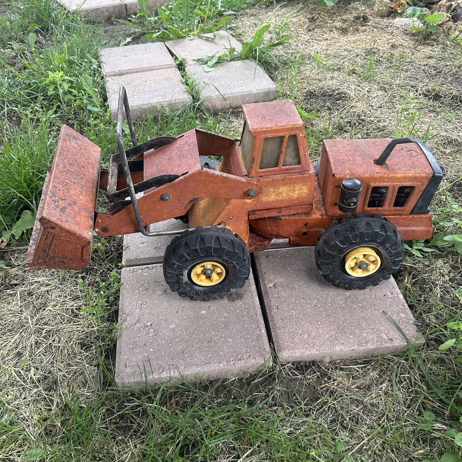 Vintage TONKA LOADER MIGHTY TURBO-DIESEL XMB-975 FRONT END BUCKET LOADER