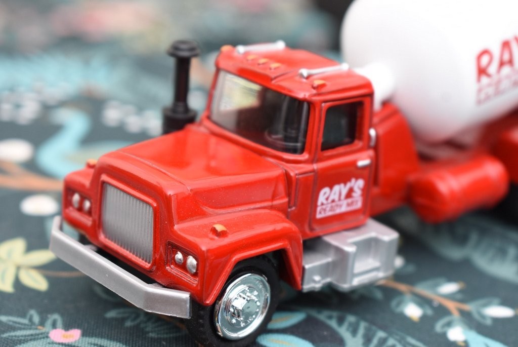1:48 MENARDS 279-4326 Ray&rsquo;s Ready Mix Cement Mixer Truck Diecast