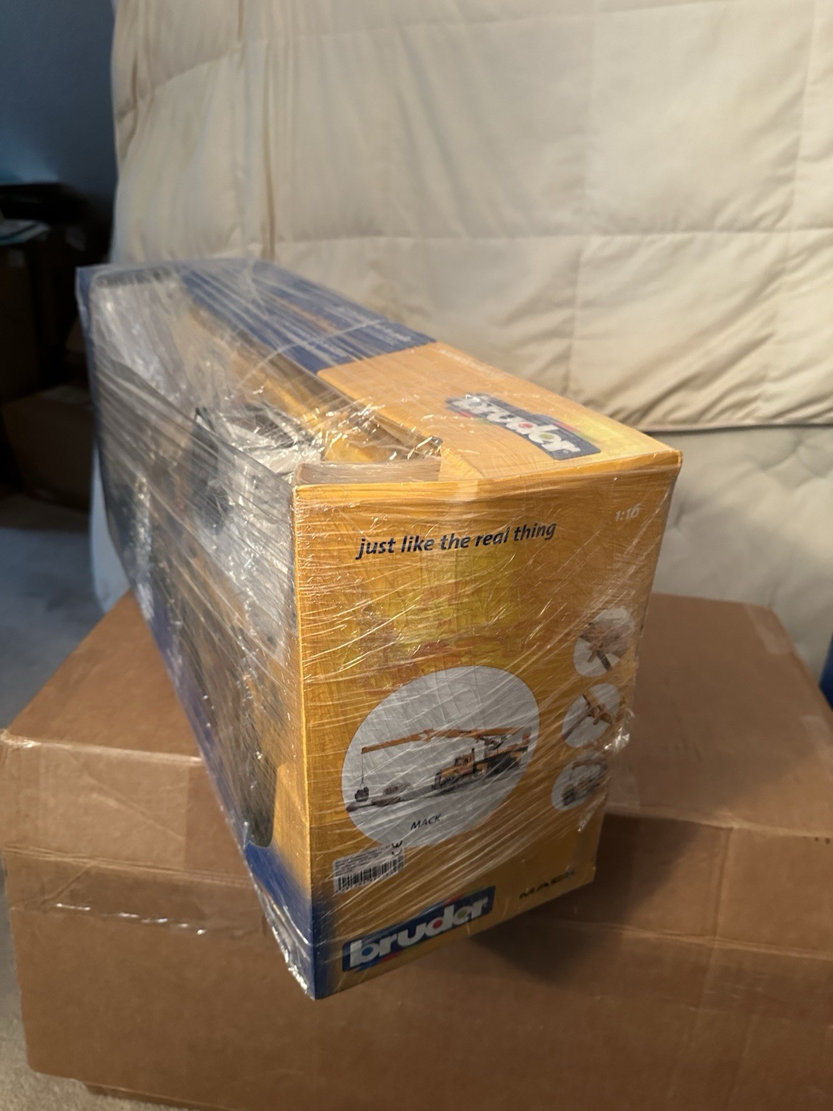 Bruder 1:16 Mack Crane Truck Construction Vehicle Yellow Unopened Box