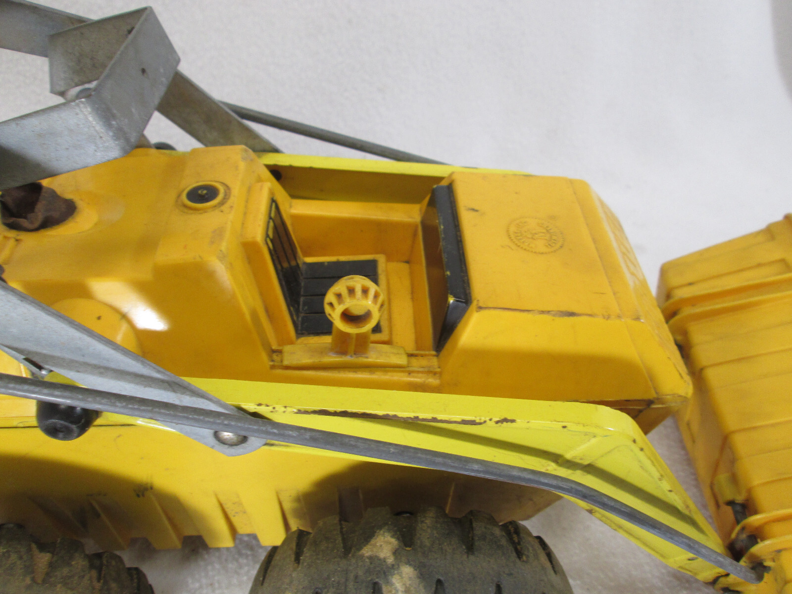 Vintage Mattel 1963 Vrroom plastic skip front loader