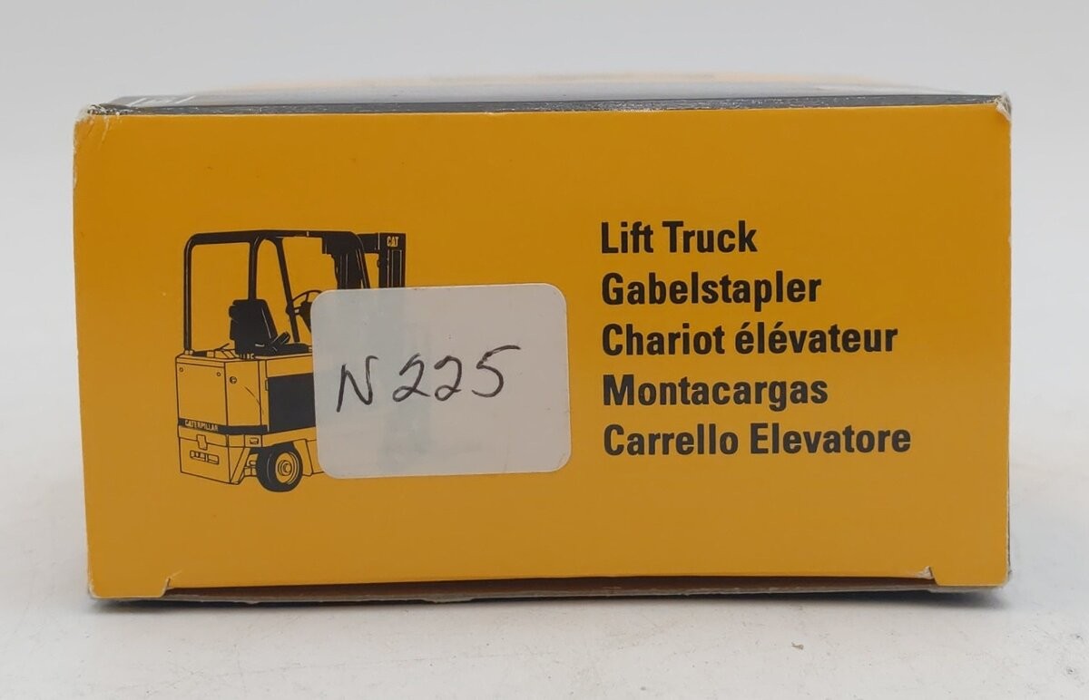 NZG 225 1:50 Caterpillar M50B Lift Truck/Box
