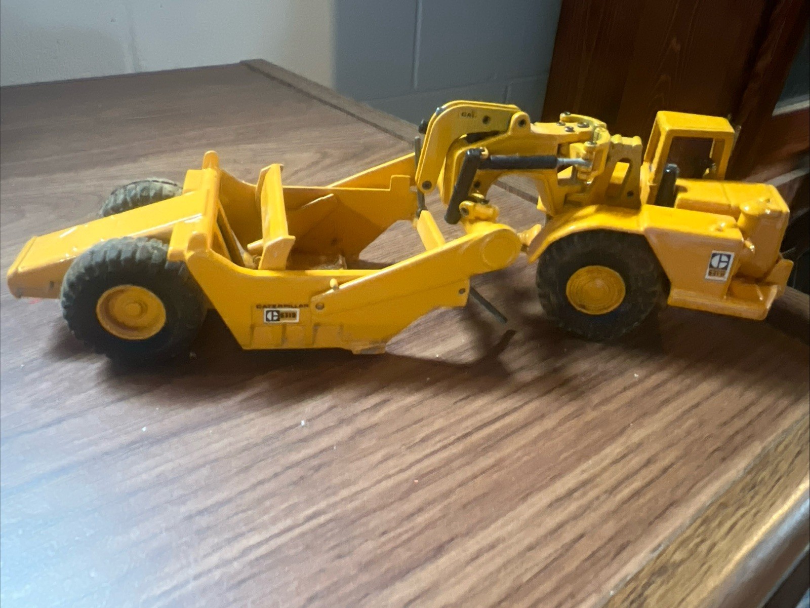 Caterpillar Cat 631E Wheel Tractor Scraper 1:50 Scale Spain