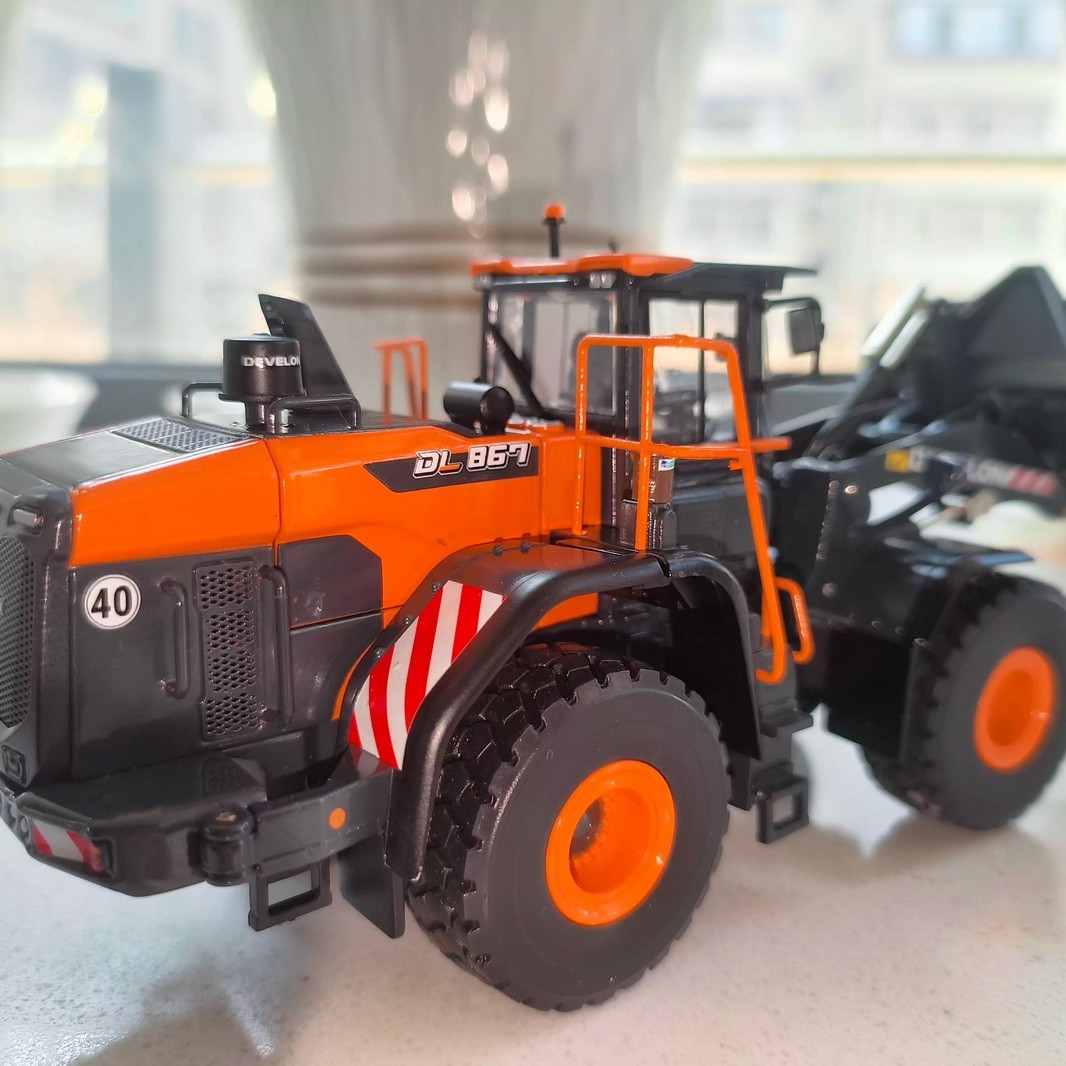 1/50 Scale DEVELON DL867 Wheel Loader Diecast Model Toy Gift NIB