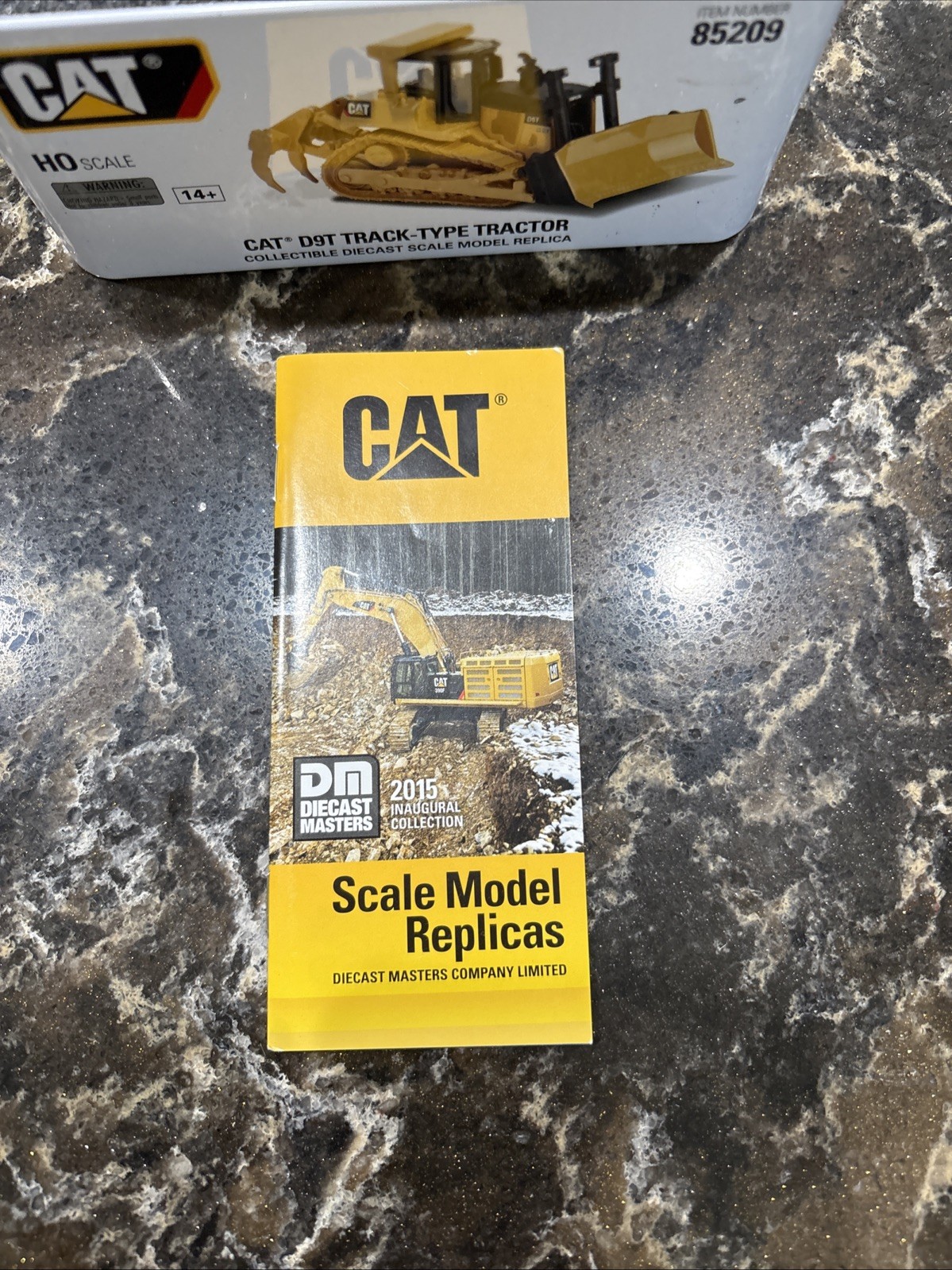 CAT D9T Track- Type Tractor Collectible Diecast Scale Model Replica 85209