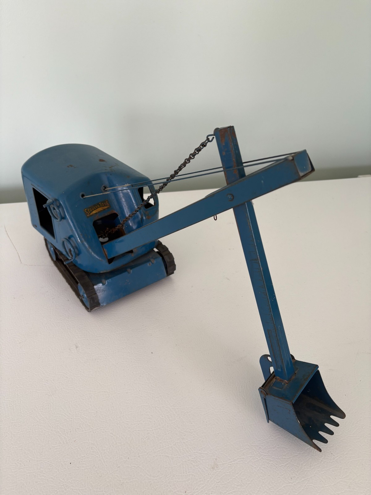 VINTAGE STRUCTO TOYS PRESSED STEEL STEAM SHOVEL DIGGER EXCAVATOR – FREE SHIPPING