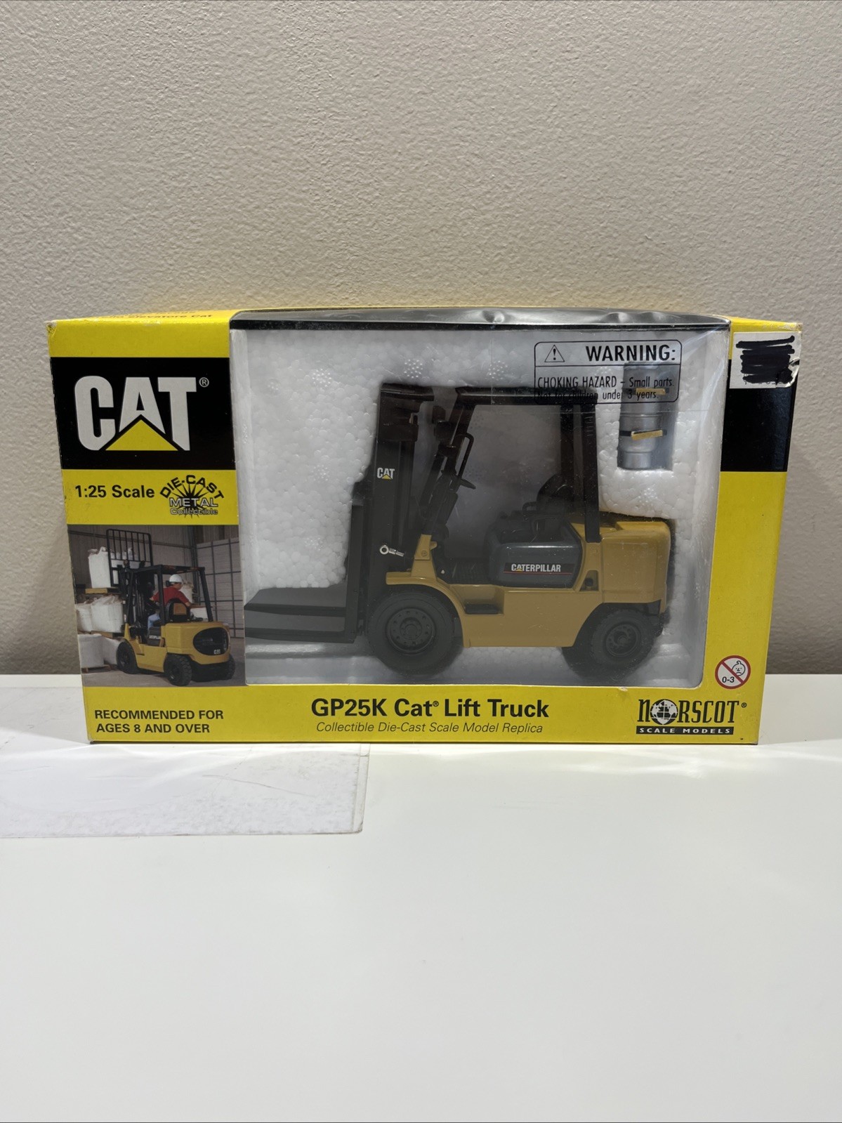 CAT Die Cast Collectable 1:25 Scale GP25K Lift Truck Model Not Mint 55071