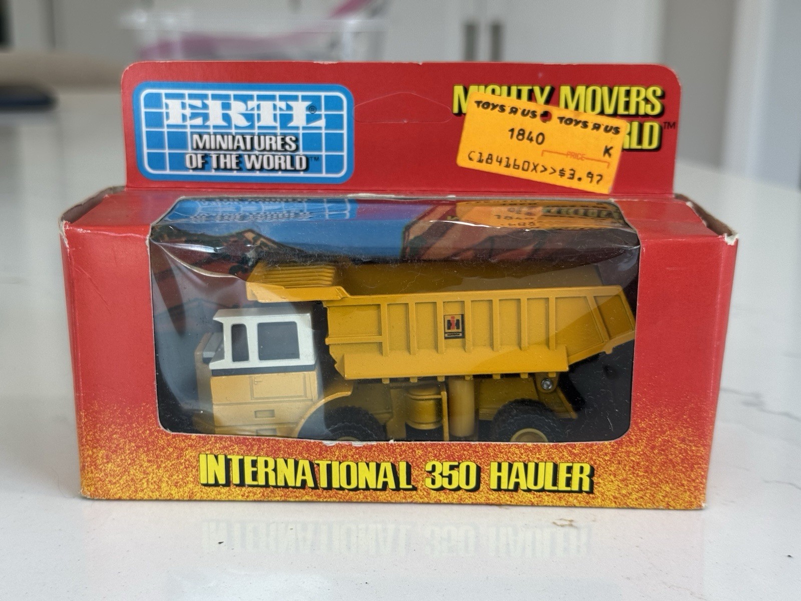 Ertl 1/80 Scale DieCast Replica International 350 Hauler. #1852 New In Box