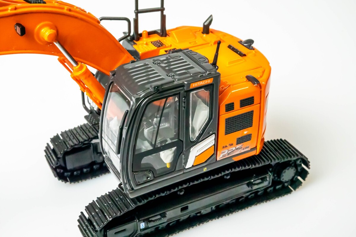 Hitachi ZX225US-7 1/50 Construction Machinery Miniature Model Excavator Car New