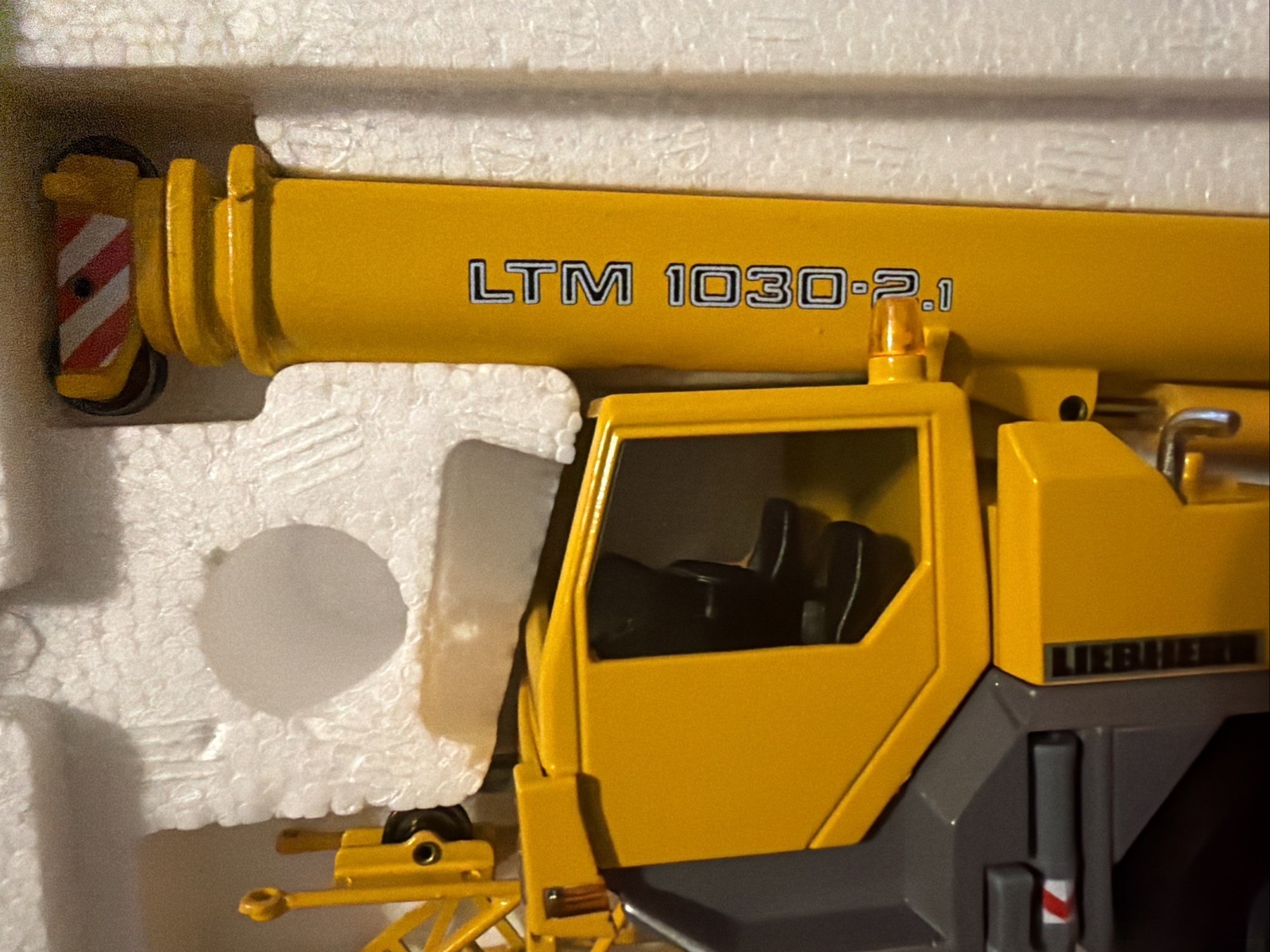Liebherr LTM 1030-2.1 – 1:50 MOBILE CRANE 2105-06 New
