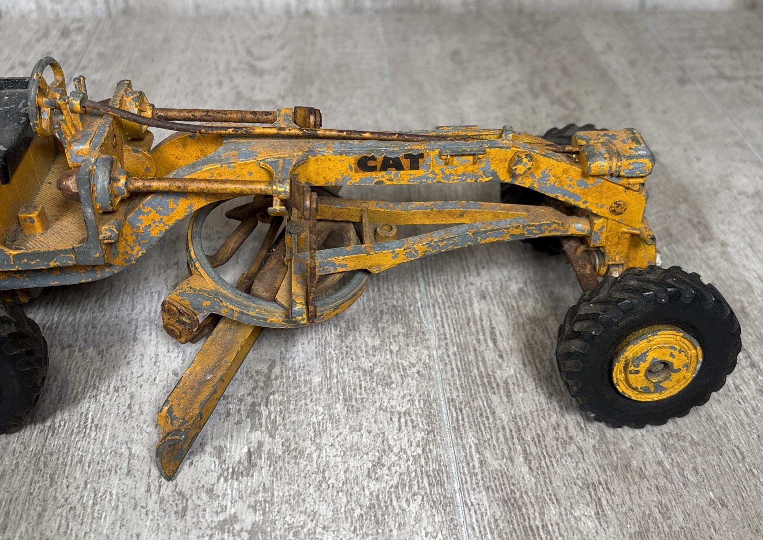Vintage Ertl/Reuhl Caterpillar No. 12 Motor Road Grader Diecast For Parts/Repair