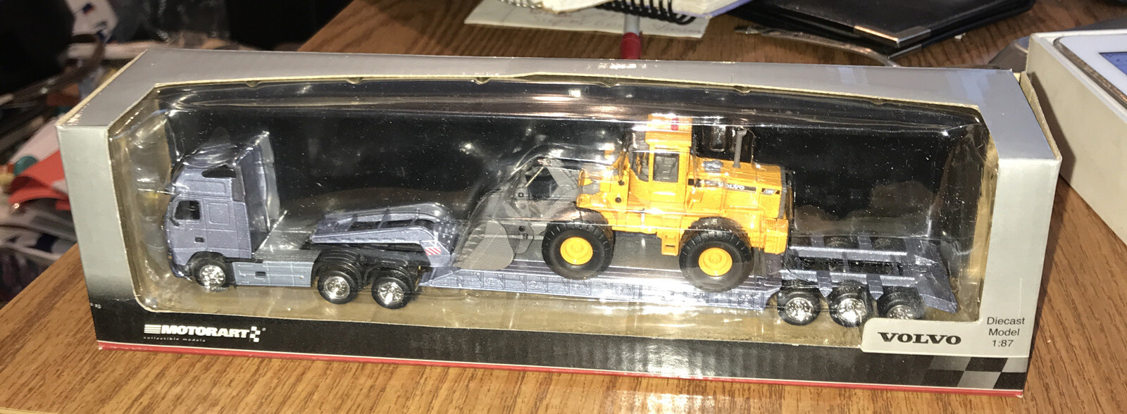 NIB MOTORART SEMI TRACTOR TRAILER TRUCK VOLVO FRONT LOADER 1:87 DIECAST