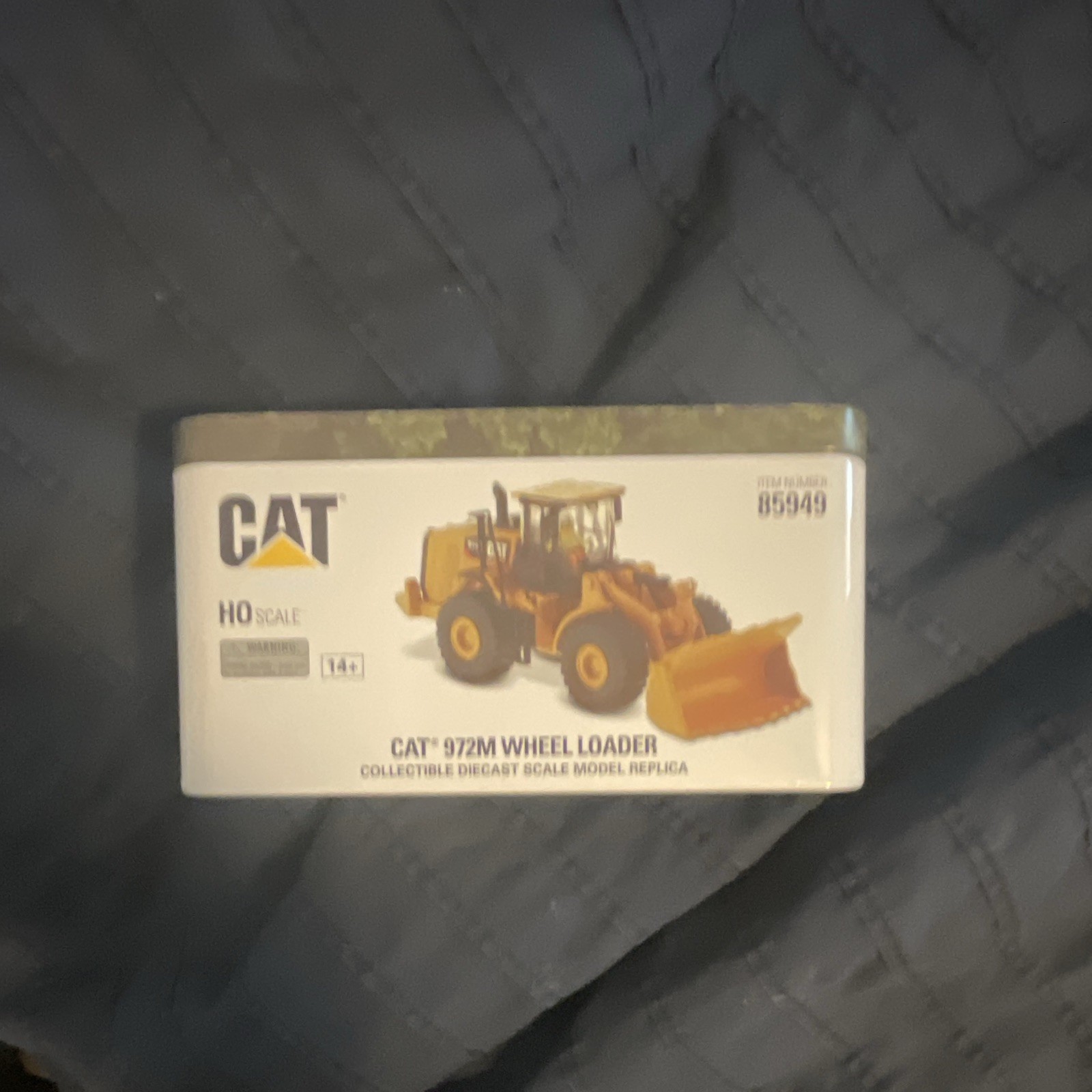 CAT 980 WHEEL LOADER 1:50 by Diecast Masters #85684 Highline Series W/ Metal Tin