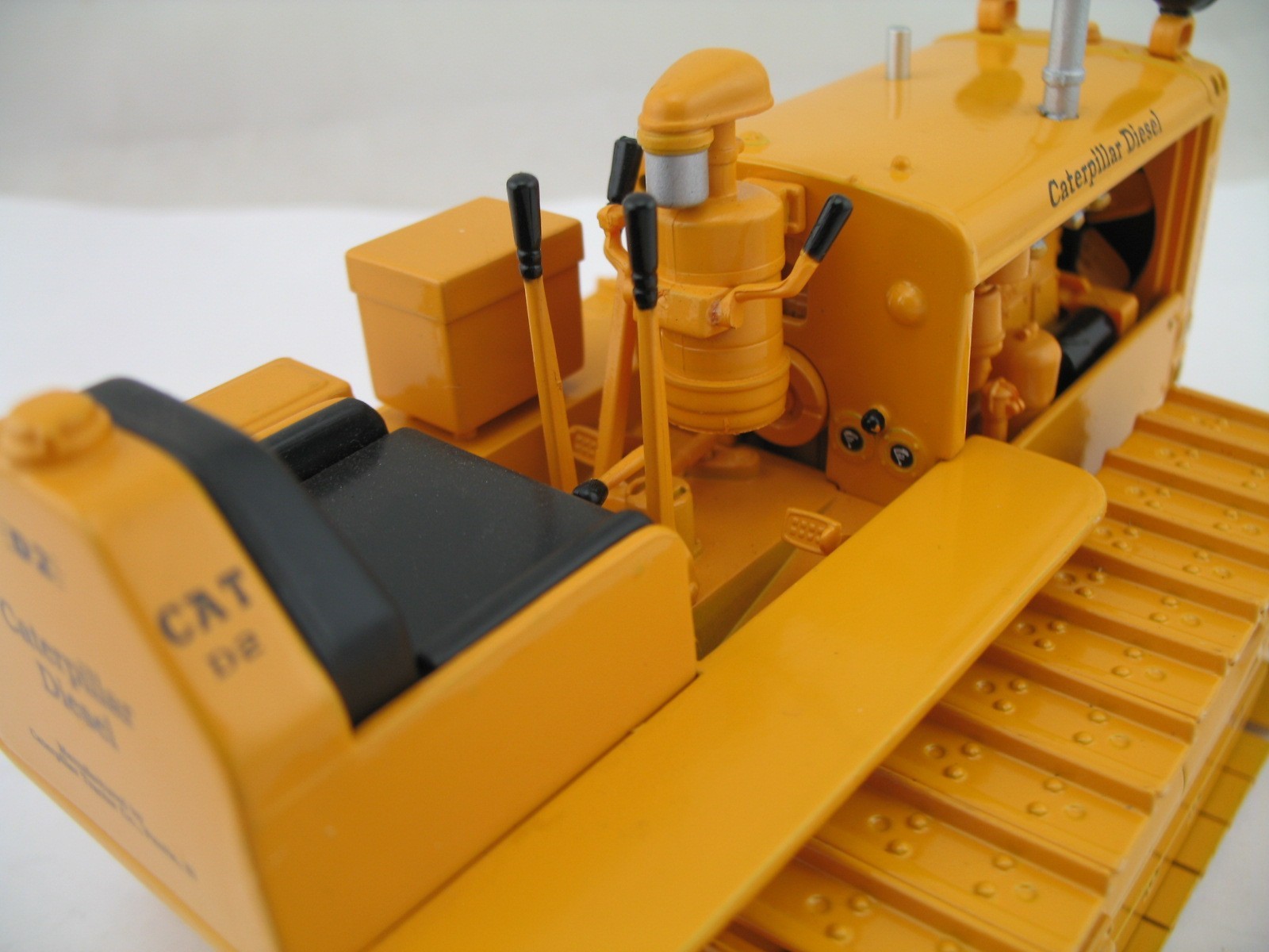 Spec Cast 1:16 Model 20631: CAT D2 Track Type Tractor, MIB